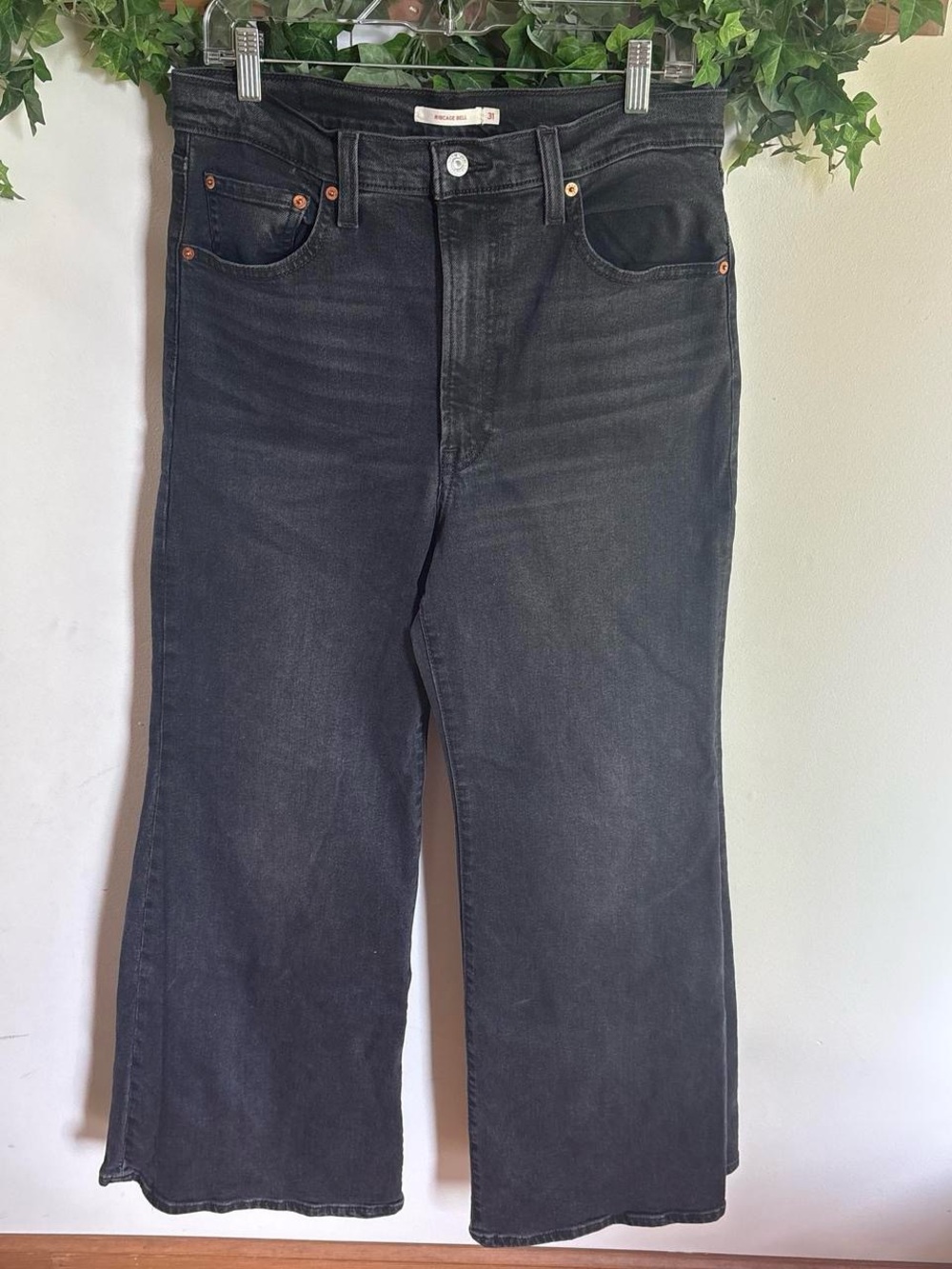 Womens Black Straight-Leg Jeans